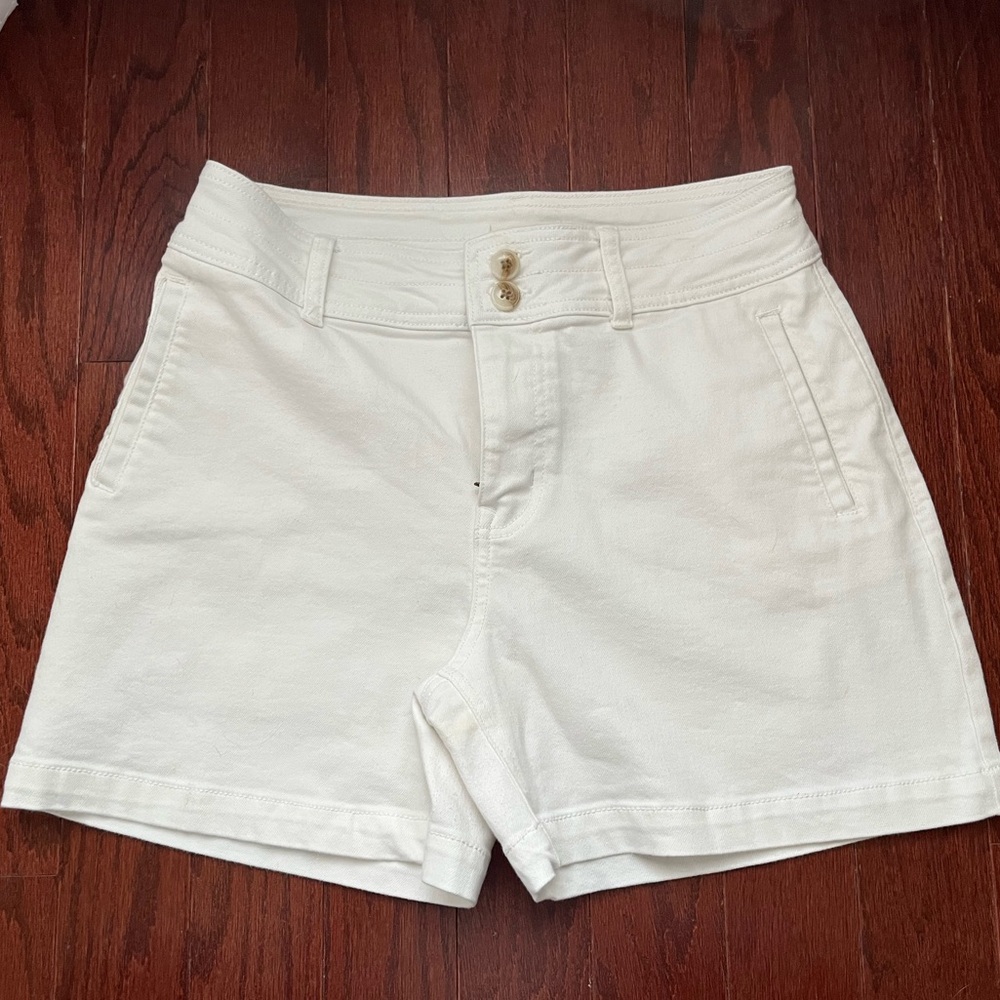 Maurices White High Rise A-line Shorts size 6
